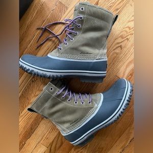 (Basically) New In Box Women’s Eddie Bauer Hunt Pac Boot in “Chrome” Size 9